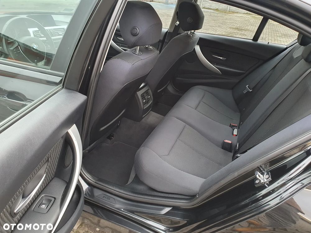 BMW Seria 3 318d DPF - 8