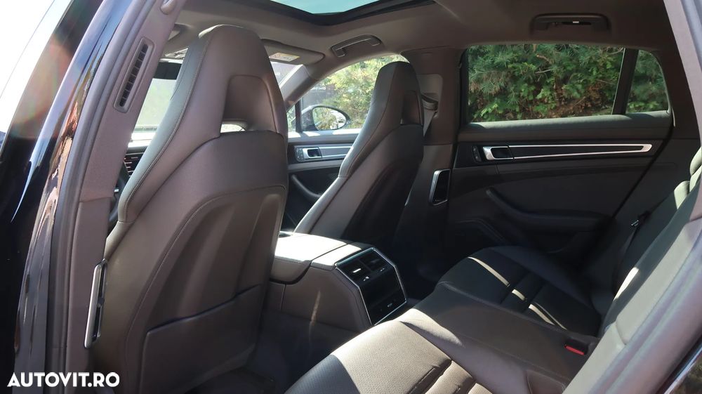 Porsche Panamera 4 Platinum Edition - 16