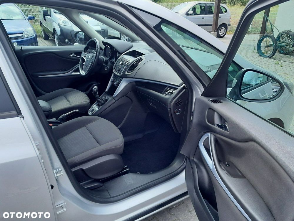 Opel Zafira - 10
