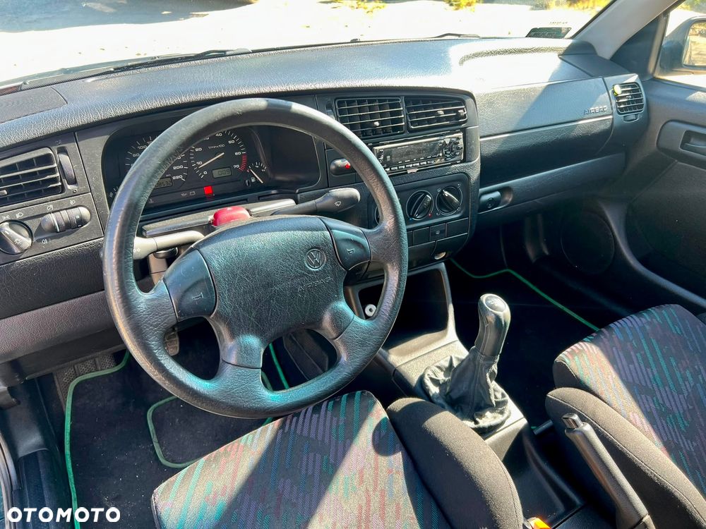 Volkswagen Golf 1.6 CL - 19