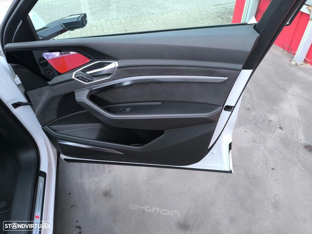 Audi e-tron 55 quattro S line - 28