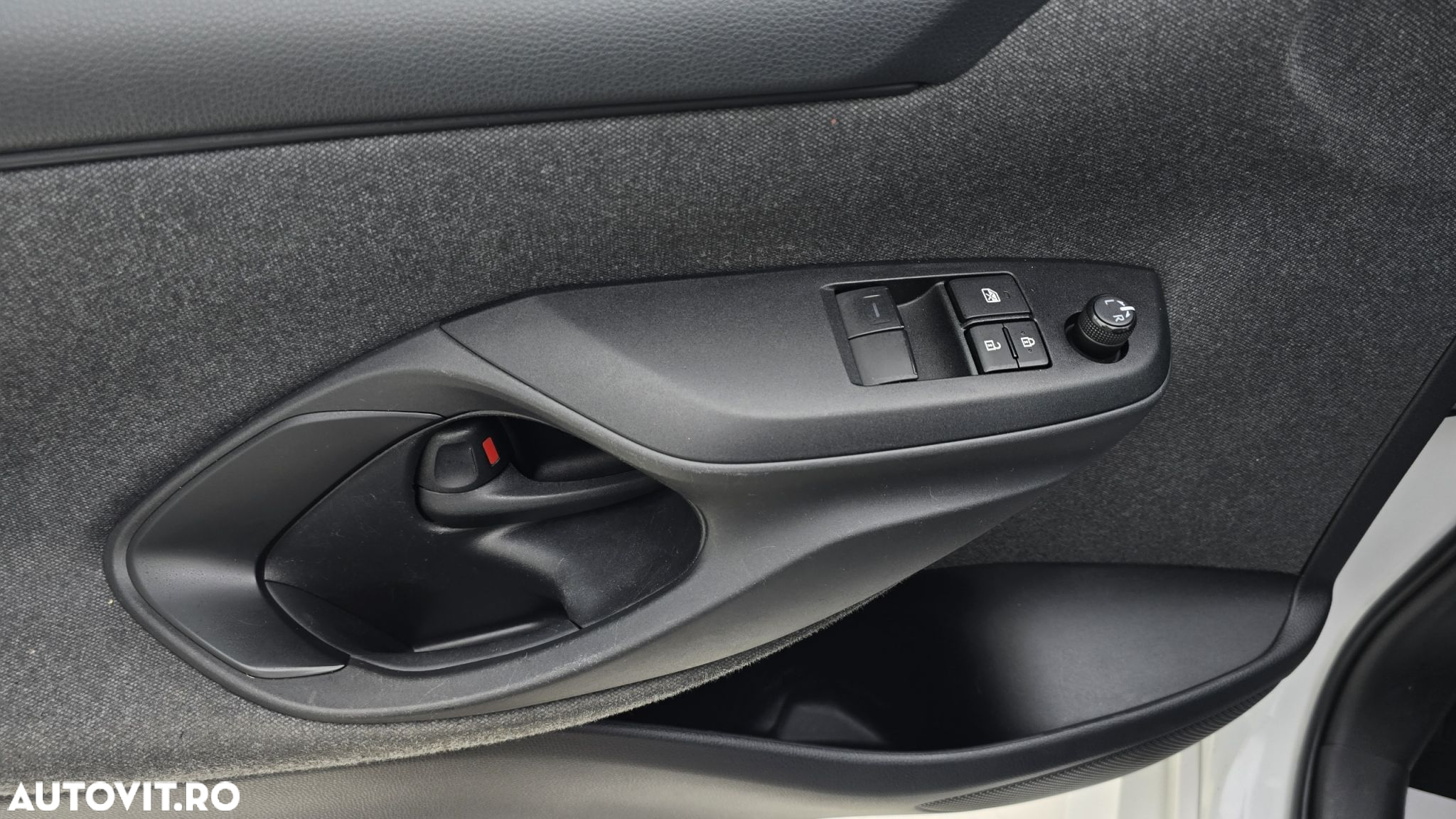 Toyota Yaris 1.5 VVT-i HSD Eco - 11