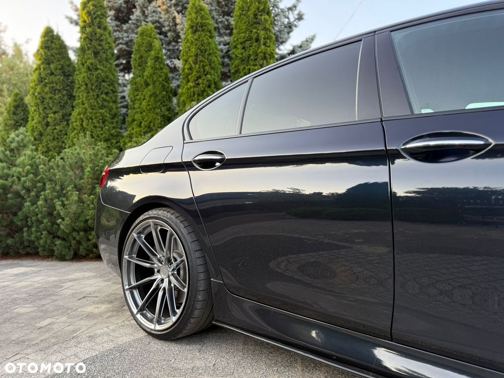 BMW Seria 5 M550d xDrive - 16