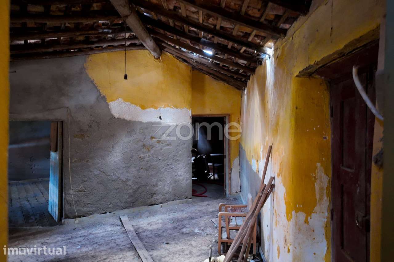 Moradia T3 com Terraço para Remodelar | Vale de Colmeias - Grande imagem: 5/26