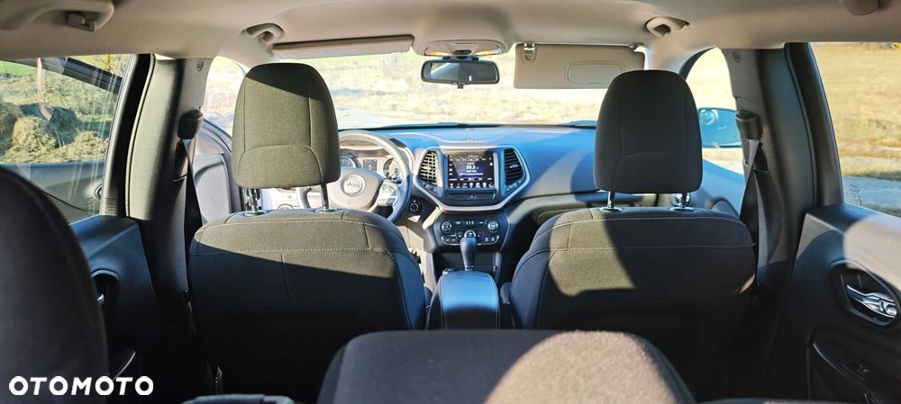 Jeep Cherokee - 24
