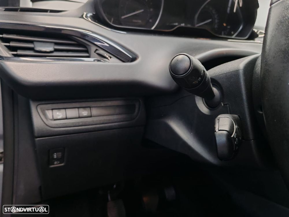 Peugeot 208 1.5 BlueHDi Signature - 18