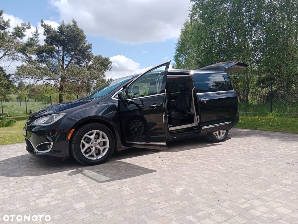 Chrysler Pacifica - 10