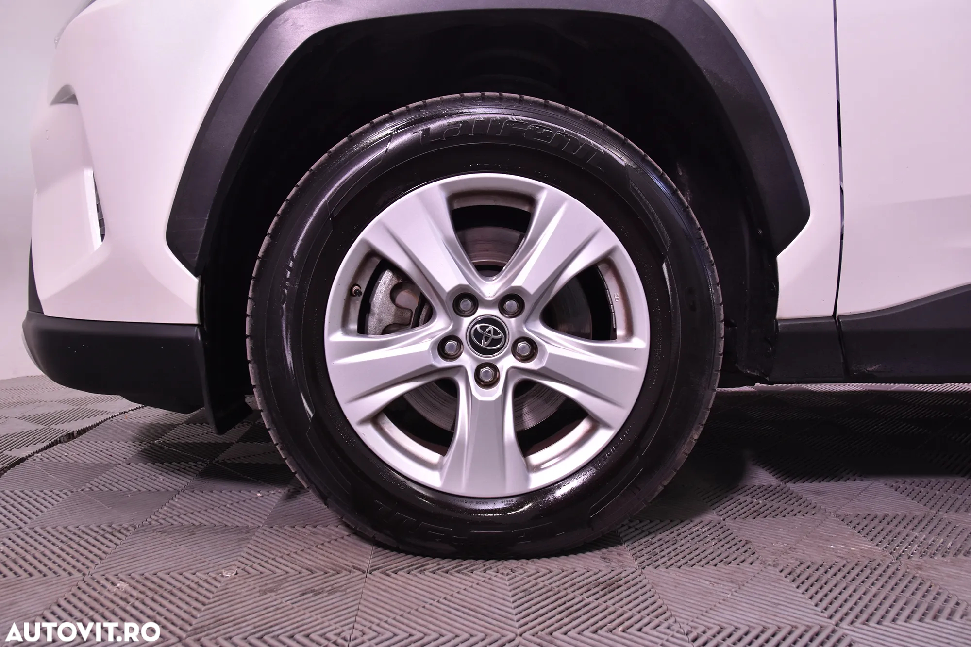 Toyota RAV4 - 13