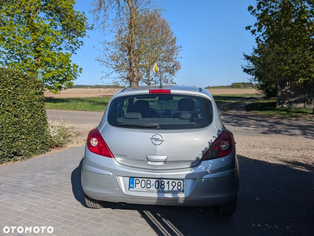 Opel Corsa 1.2 16V Edition - 4