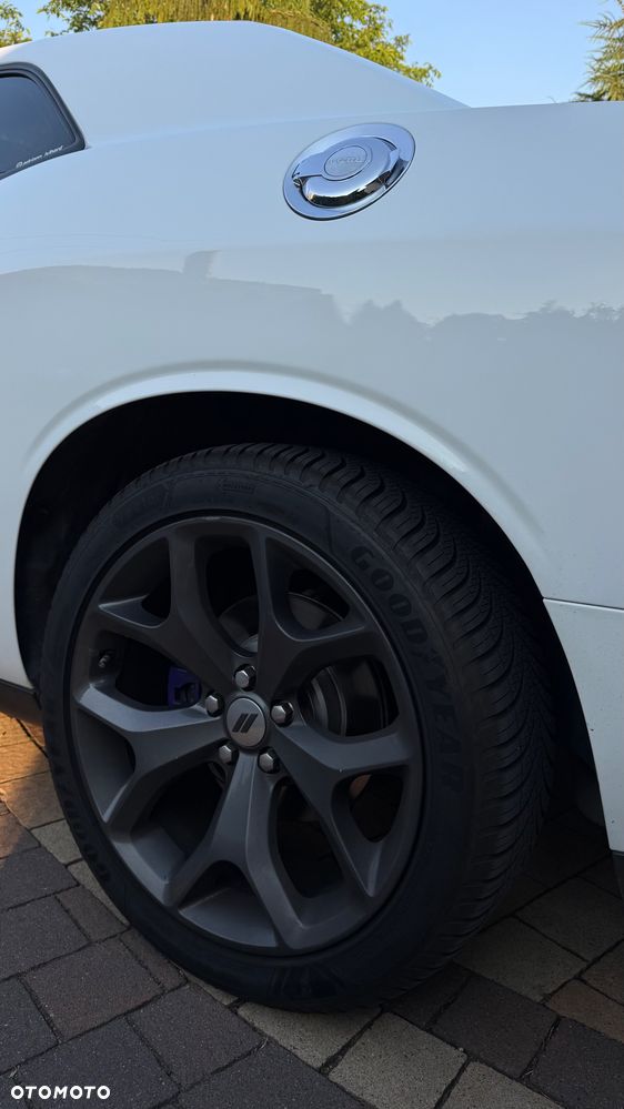 Dodge Challenger - 9