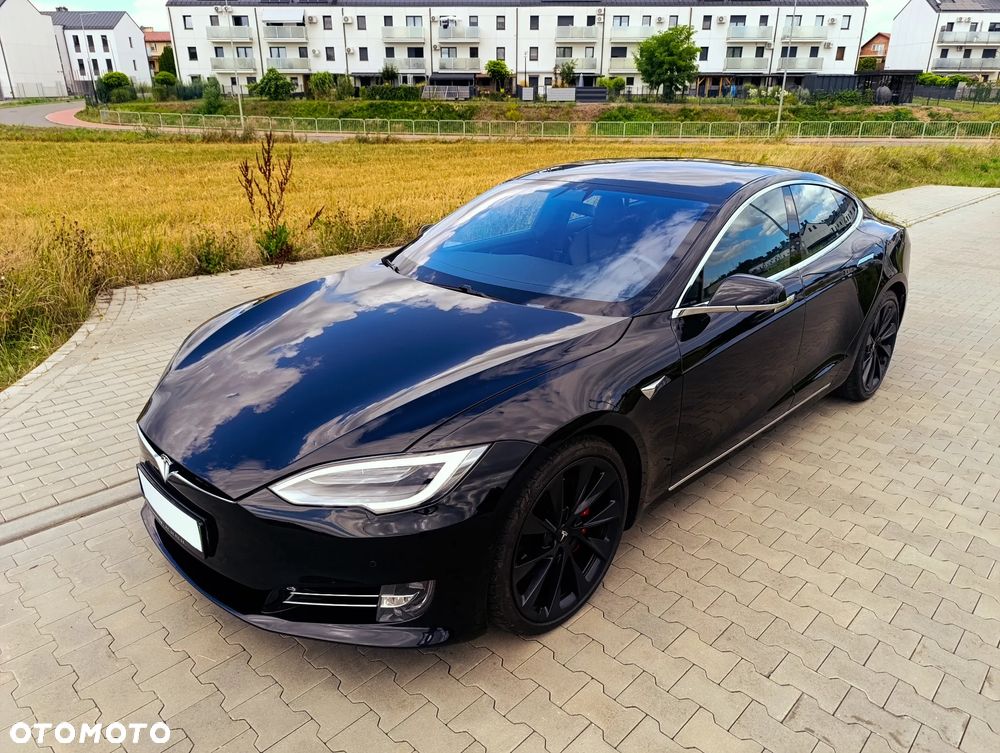 Tesla Model S - 9
