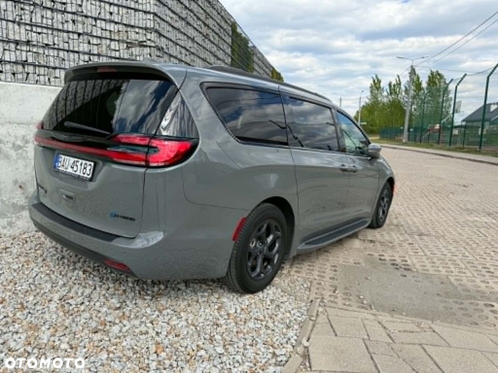 Chrysler Pacifica - 2