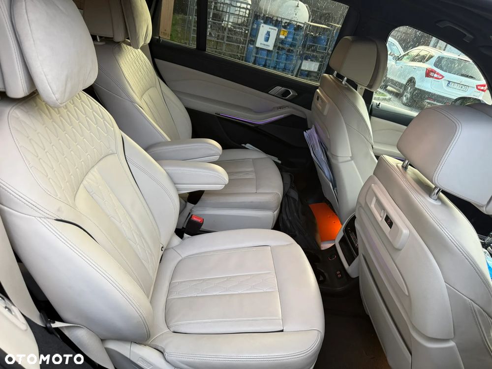 BMW X7 xDrive40d mHEV - 25