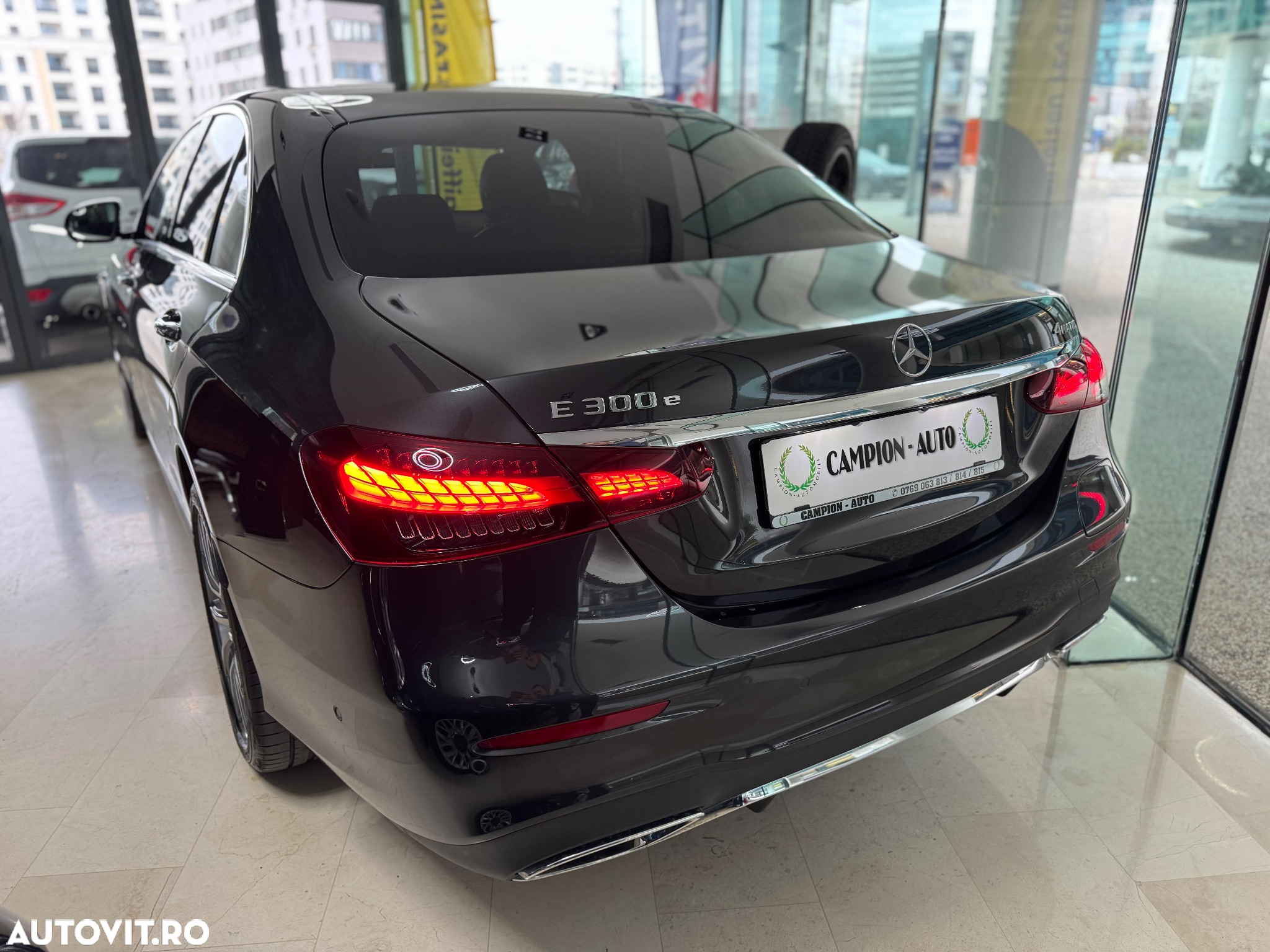 Mercedes-Benz E 300 4Matic 9G-TRONIC AMG Line - 2