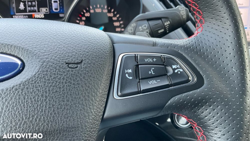 Ford Kuga 2.0 TDCi 4WD Powershift ST-Line - 28