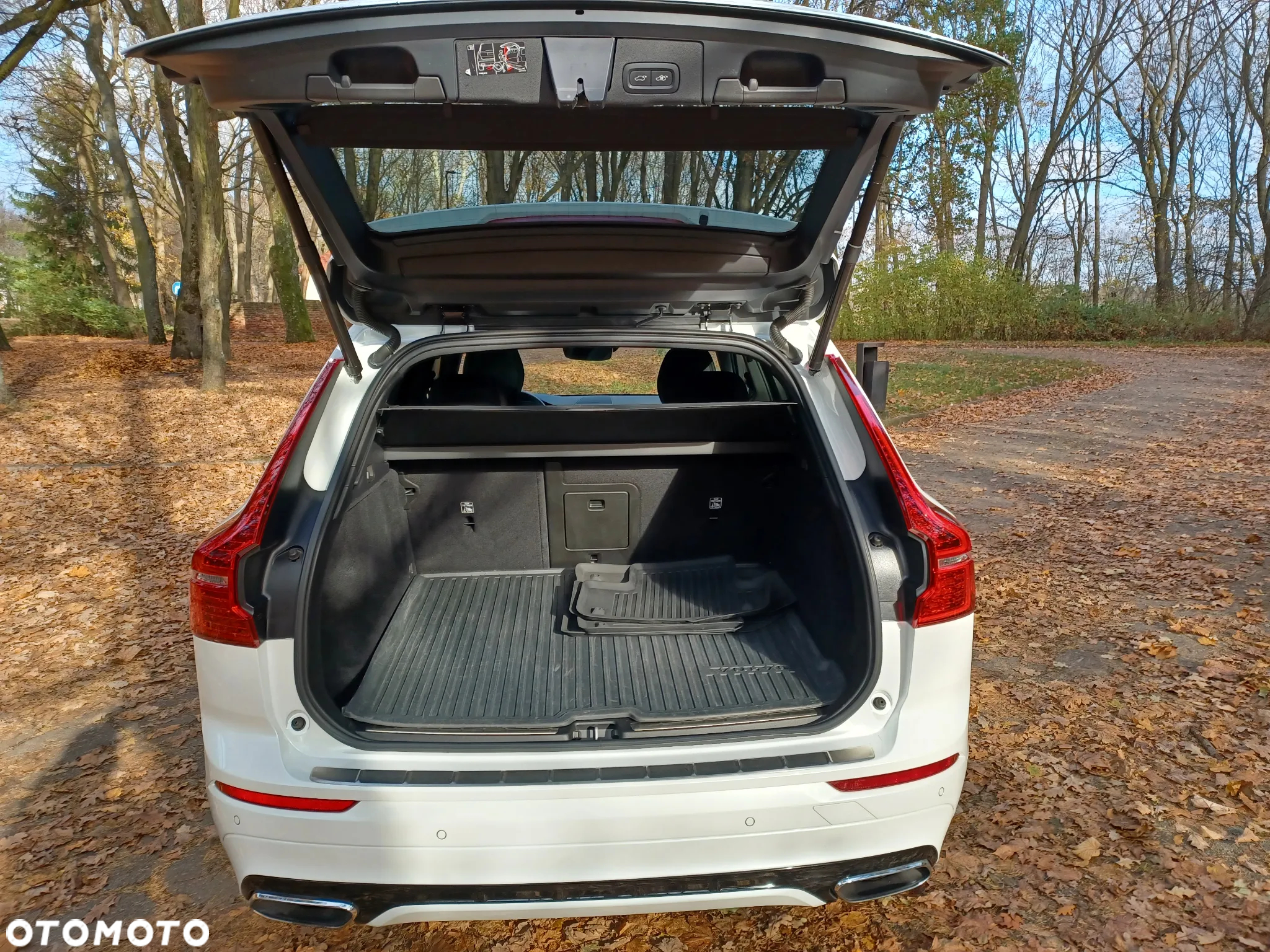 Volvo XC 60 T5 AWD R-Design - 27