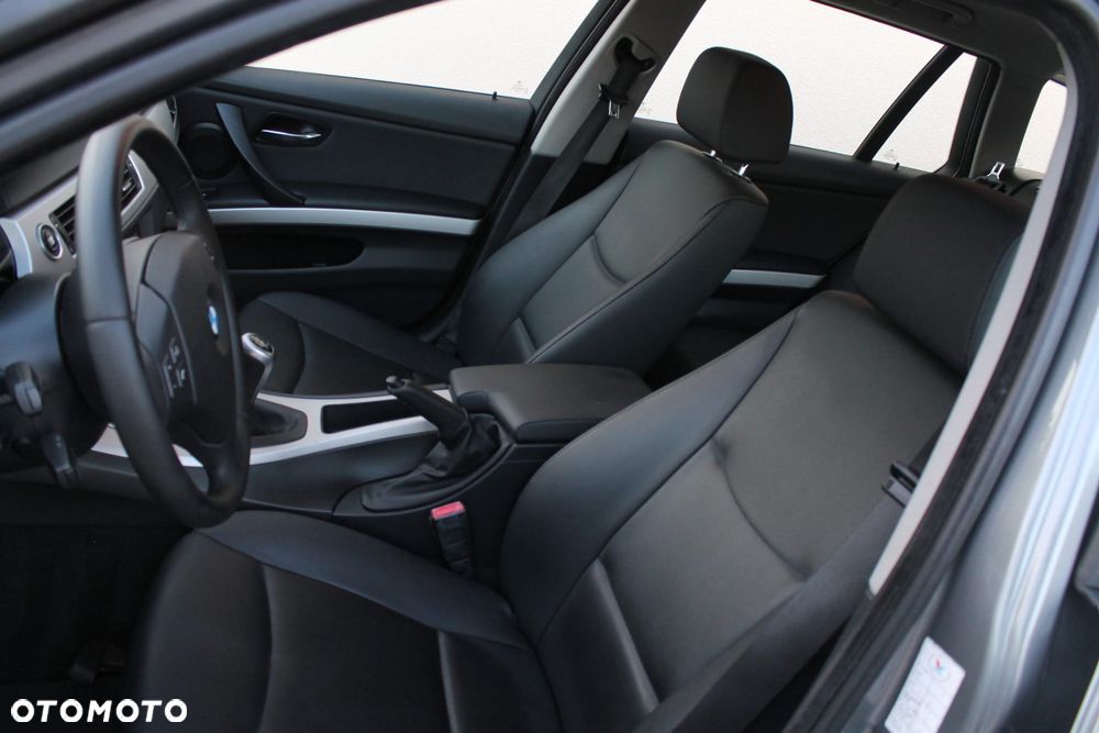 BMW Seria 3 318d DPF Edition Exclusive - 21