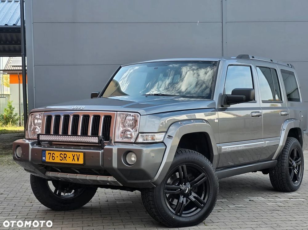Jeep Commander 5.7 V8 Overland - 27