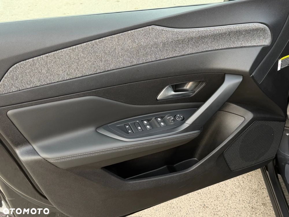 Peugeot 408 1.2 PureTech Allure S&S EAT8 - 34