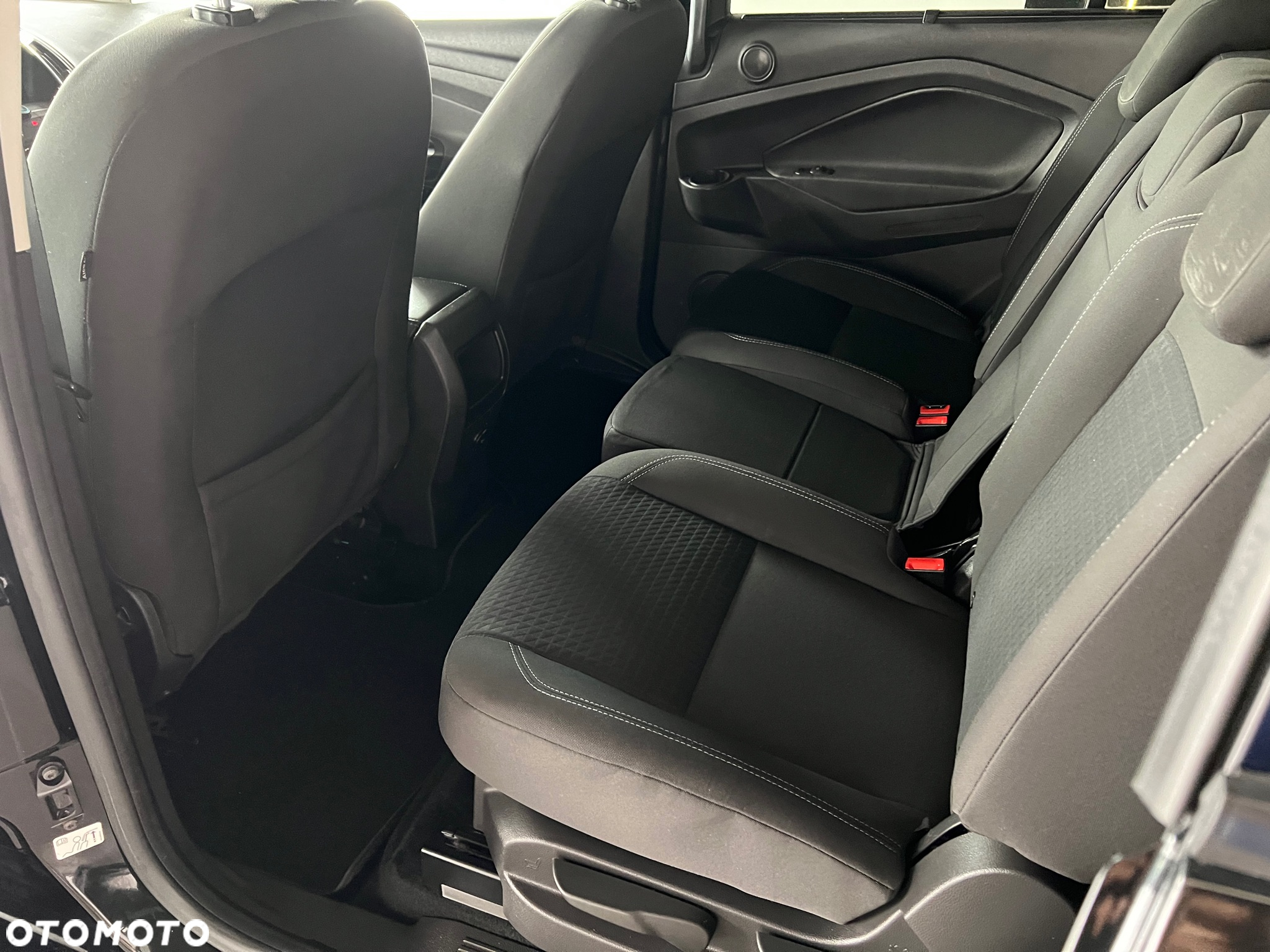 Ford Grand C-MAX - 23