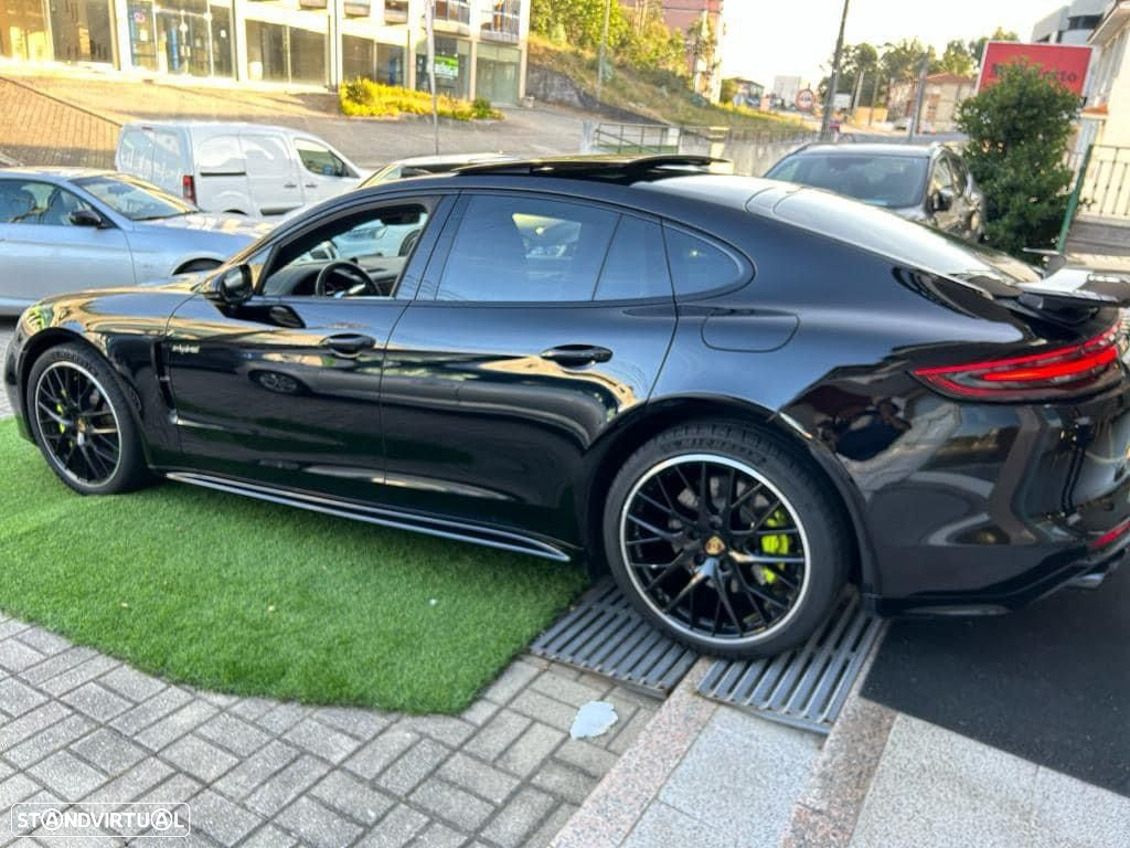 Porsche Panamera 4 E-Hybrid 10 Years Edition - 3