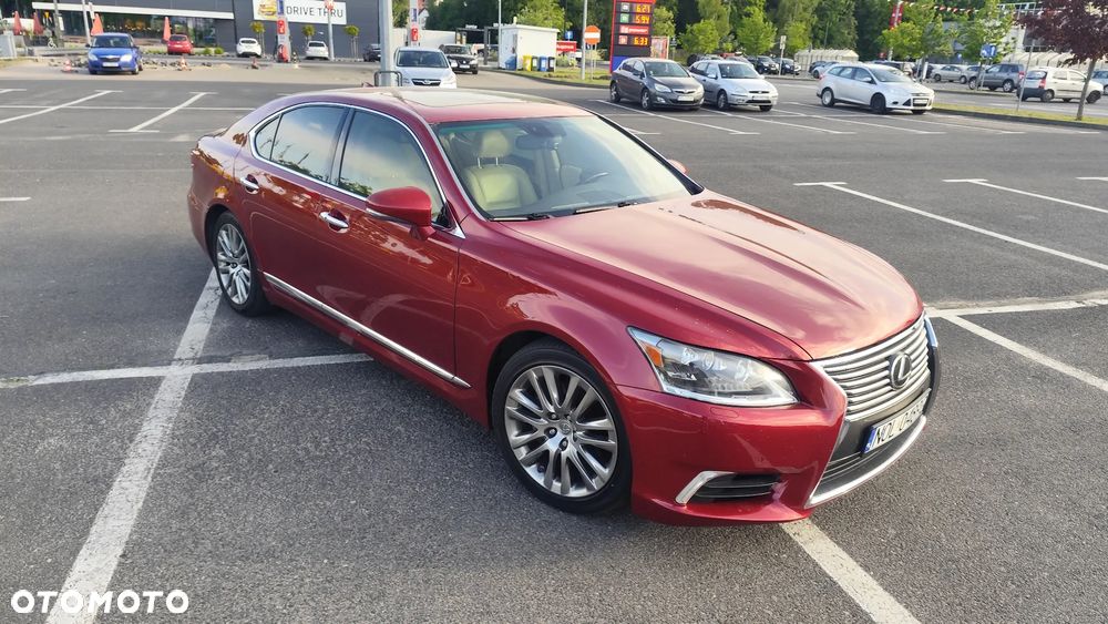 Lexus LS - 10