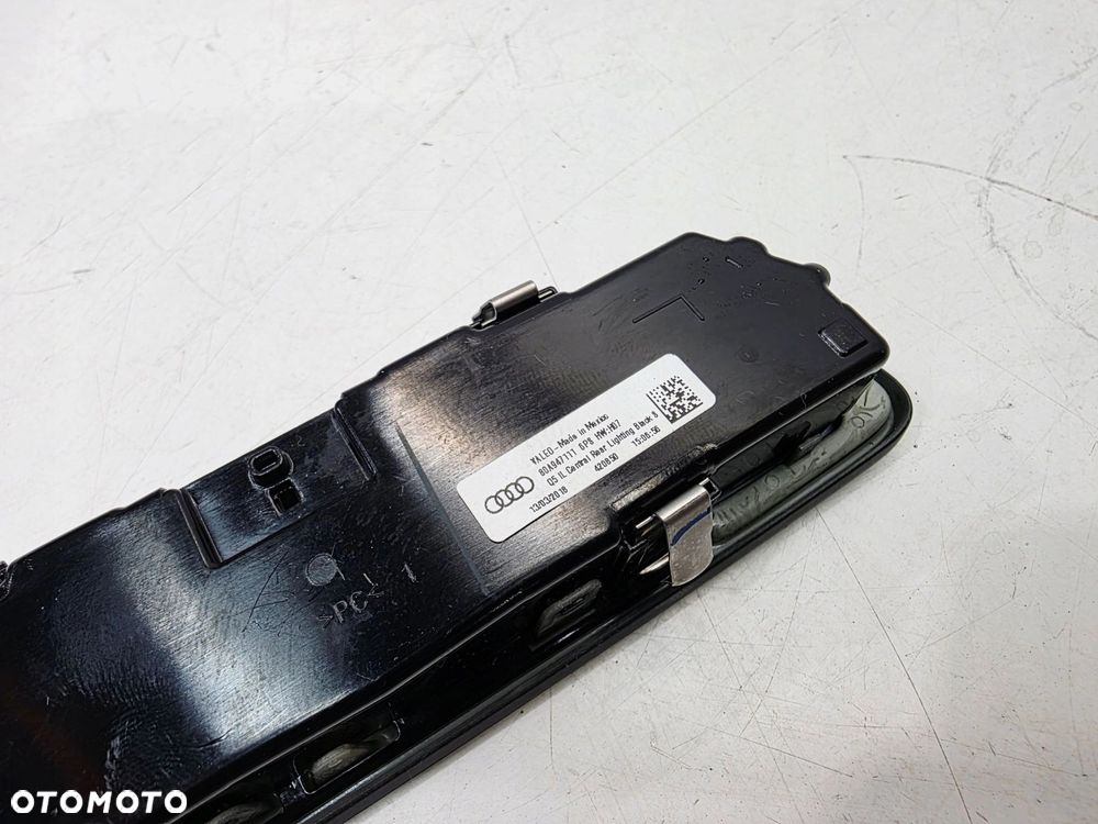 LAMPKA PODSUFITKI TYŁ BAGAŻNIKA AUDI Q5 FY 80A947111 6PS - 2