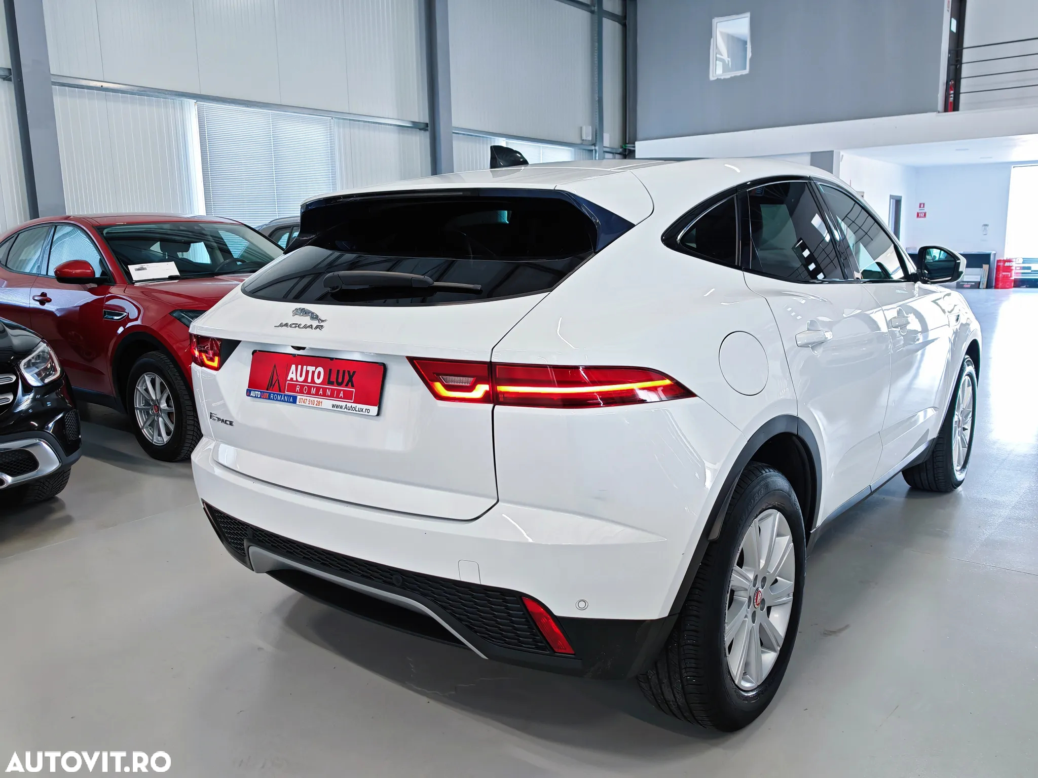 Jaguar E-Pace D150 AWD Aut. Chequered Flag - 4