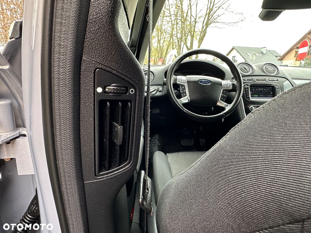 Ford Mondeo 2.0 EcoBoost Titanium X - 24