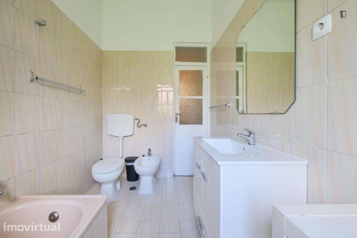Quarto - localizado em São Bento Lisbon - Grande imagem: 3/27