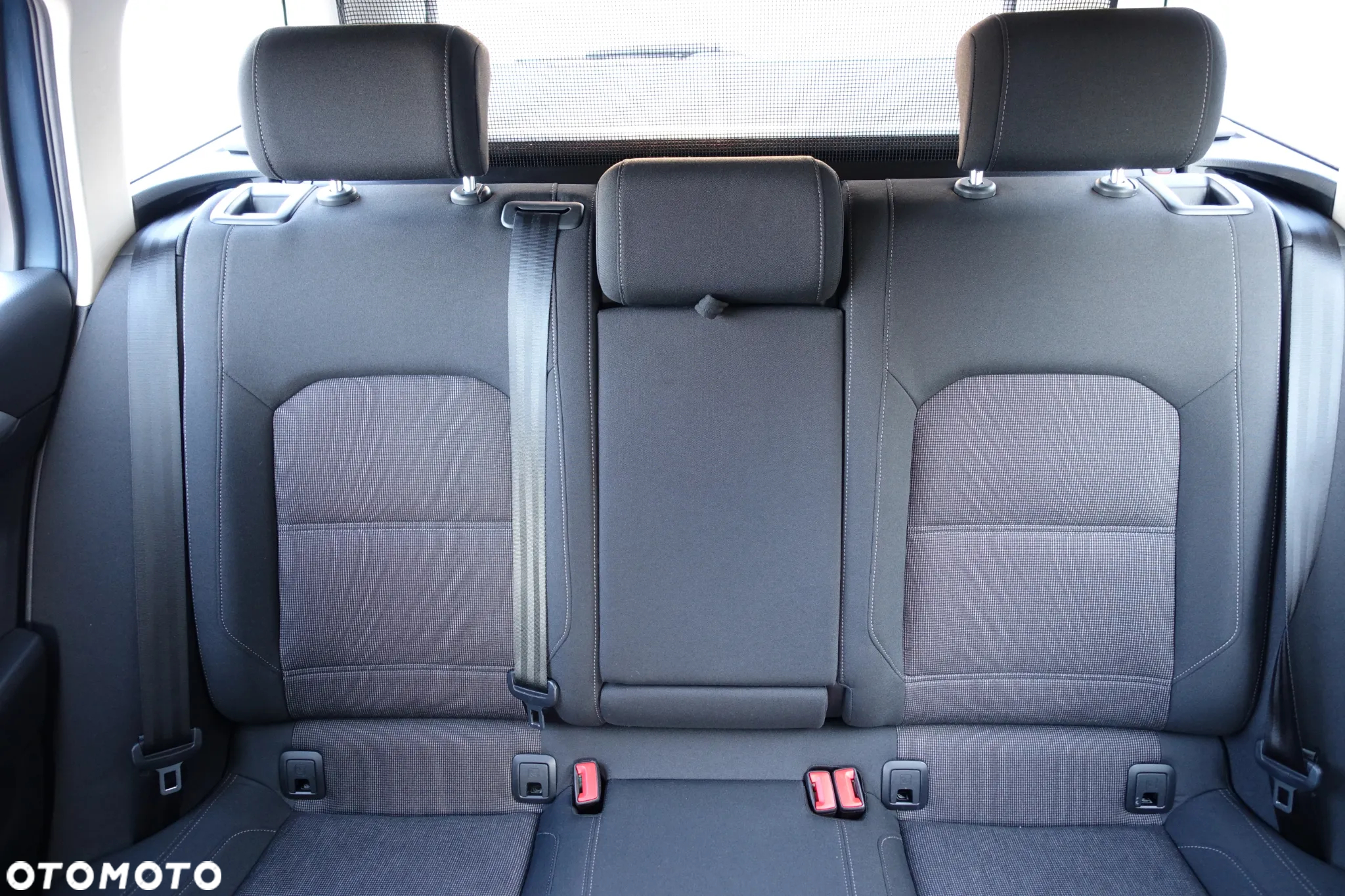 Volkswagen Passat - 25