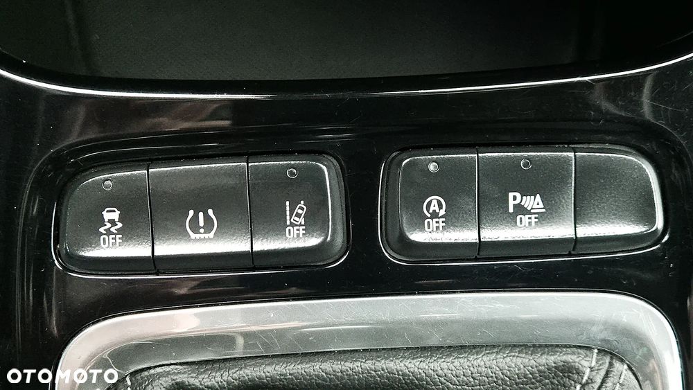 Opel Crossland X 1.2 T Design Line S&S - 25