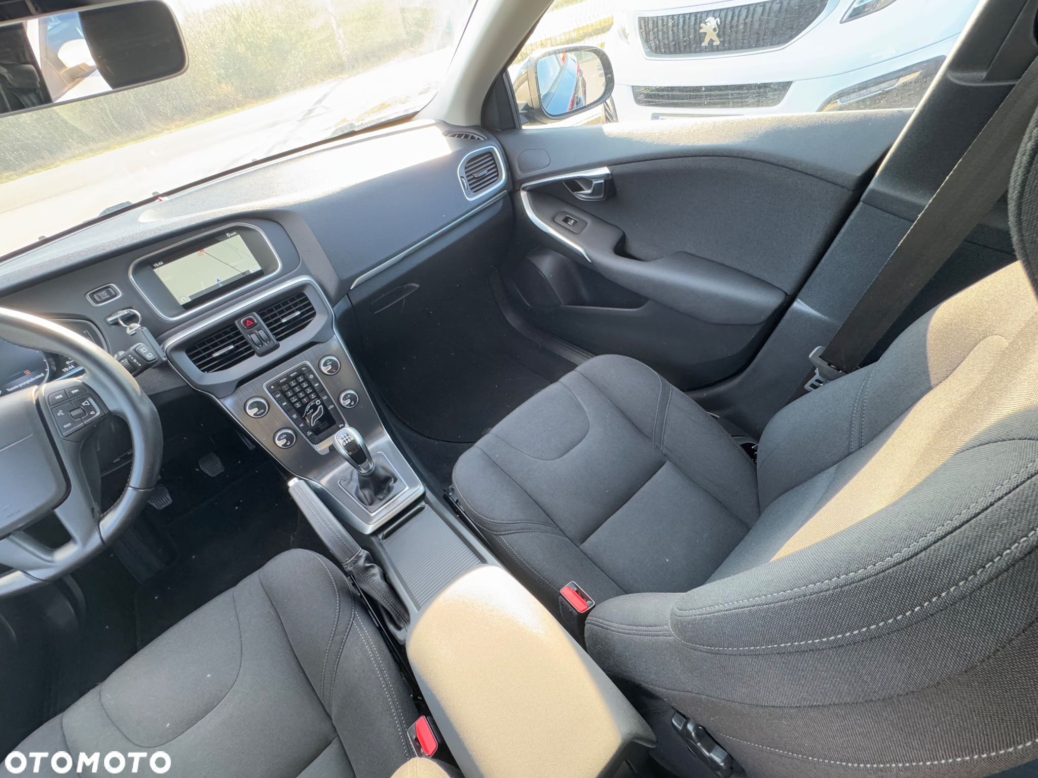 Volvo V40 D2 Drive-E Momentum - 32