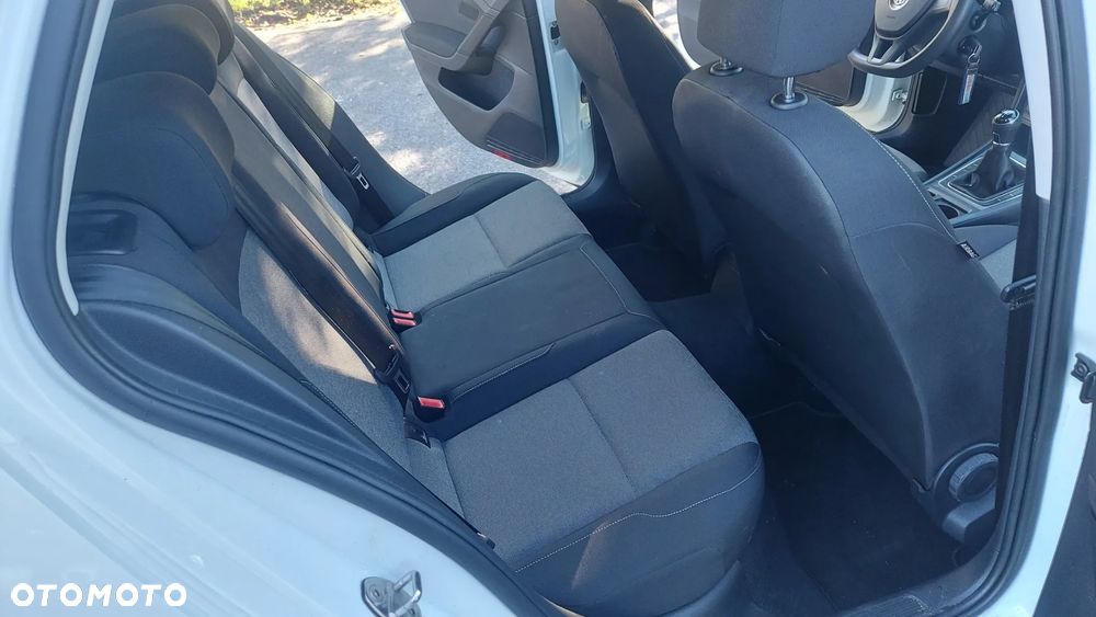 Volkswagen Golf 1.6 TDI BlueMotion Comfortline - 37