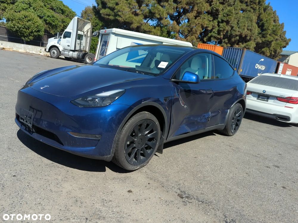 Tesla Model Y - 7