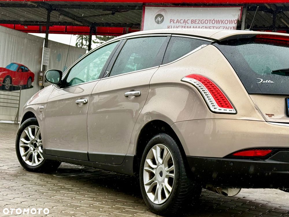 Lancia Delta 1.6 MJ Platino - 11