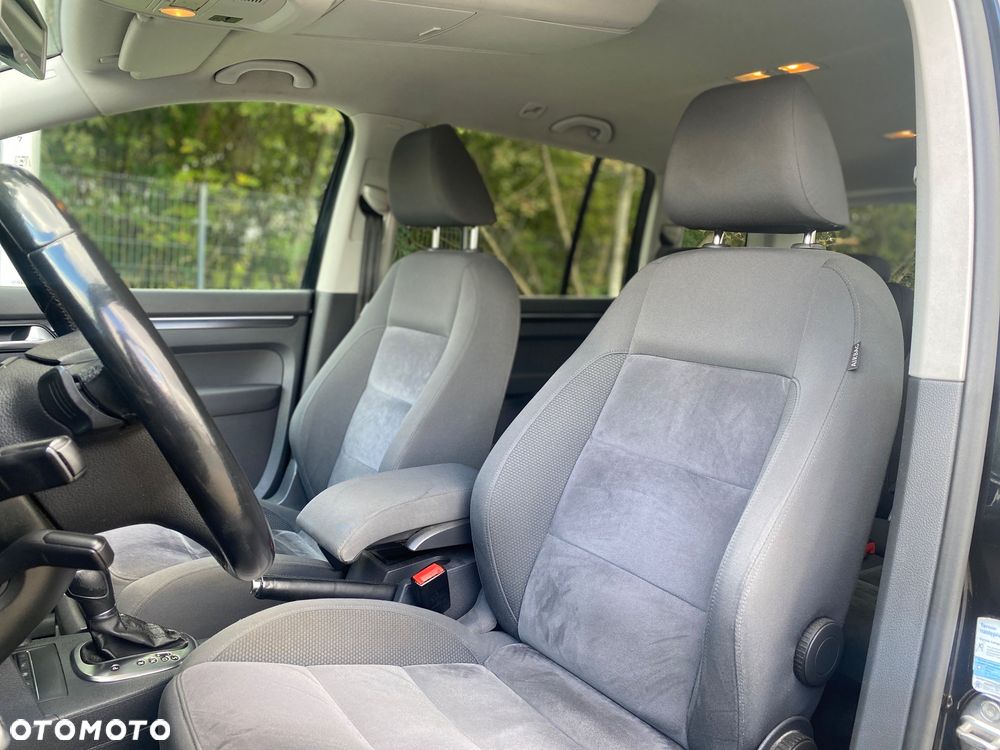 Volkswagen Touran - 20