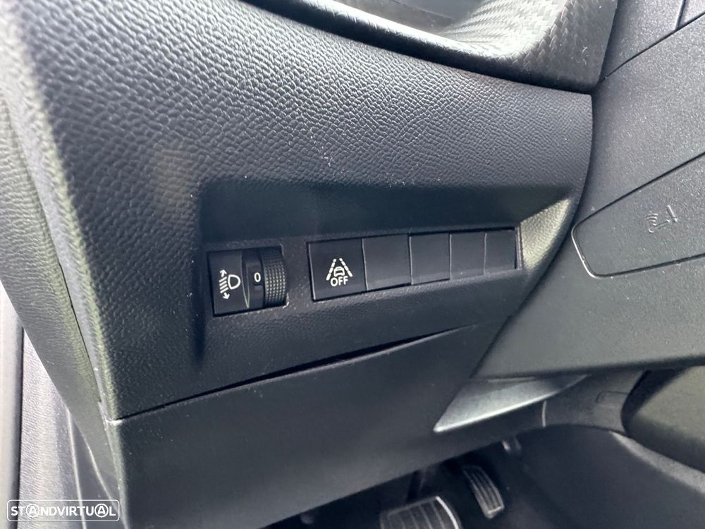 Peugeot 208 1.2 PureTech Allure Pack EAT8 - 17