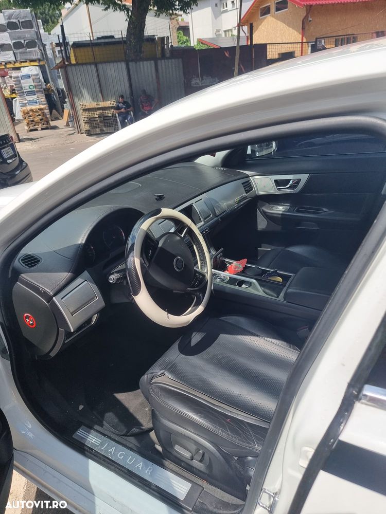 Jaguar XF 2.2D Luxury - 12