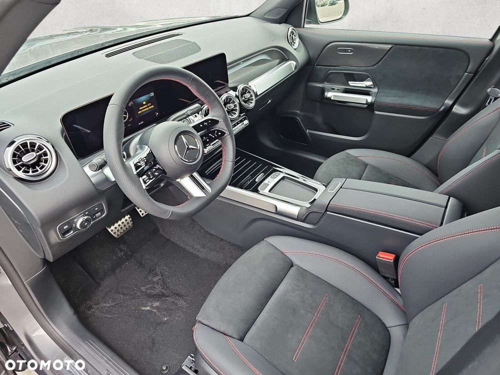 Mercedes-Benz GLB - 11