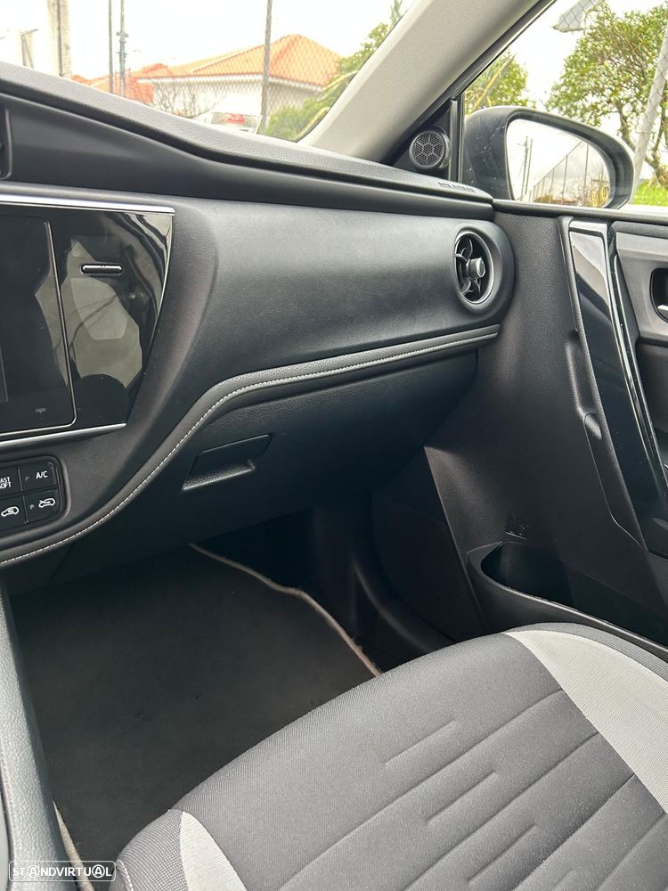 Toyota Auris Touring Sports - 27