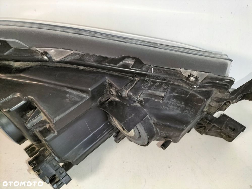 Lampa przednia reflektor lewa TOYOTA HILUX 8 VIII LIFT 20- - 7