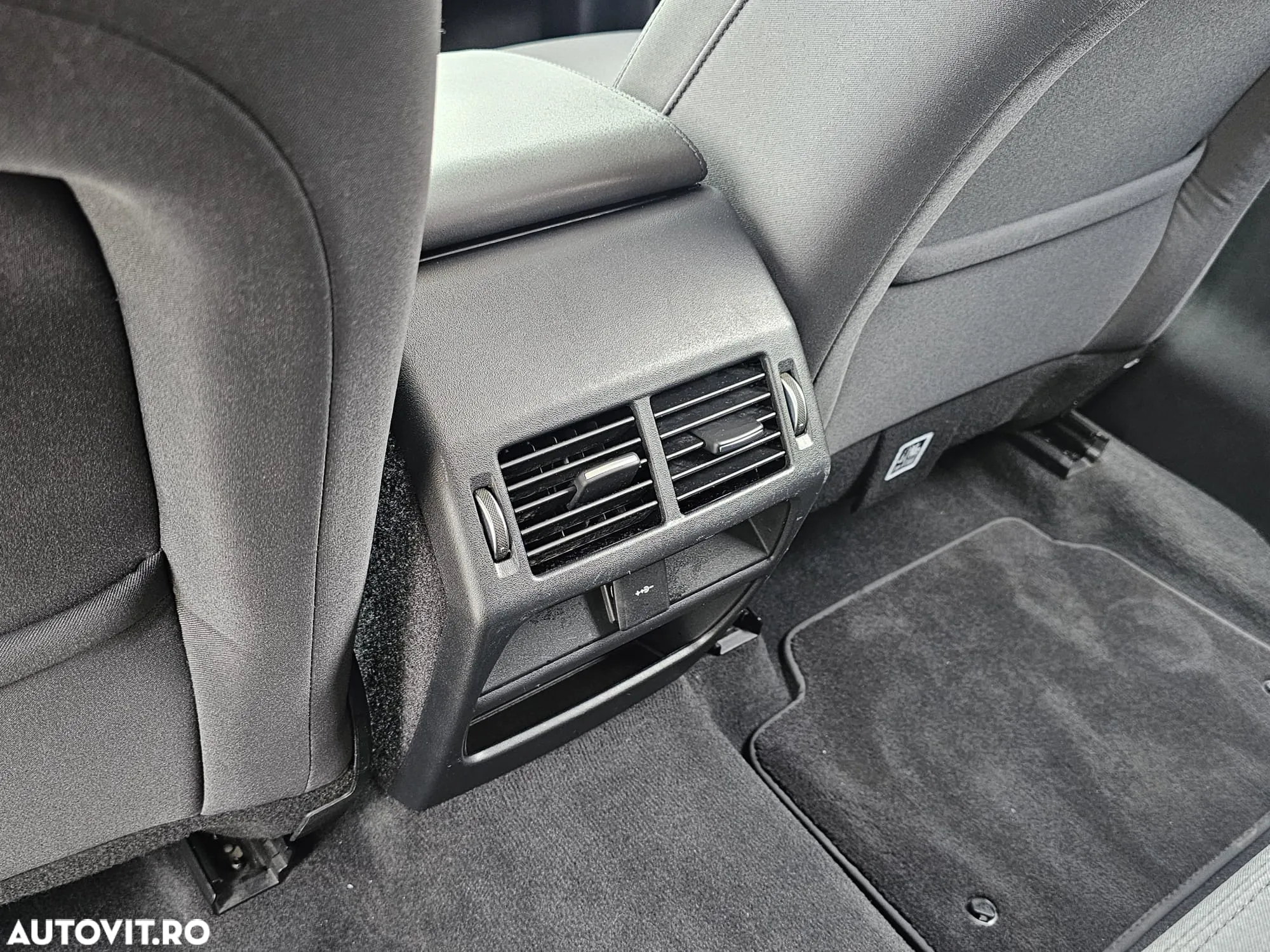 Land Rover Discovery Sport 2.0 D200 MHEV Urban Edition - 29