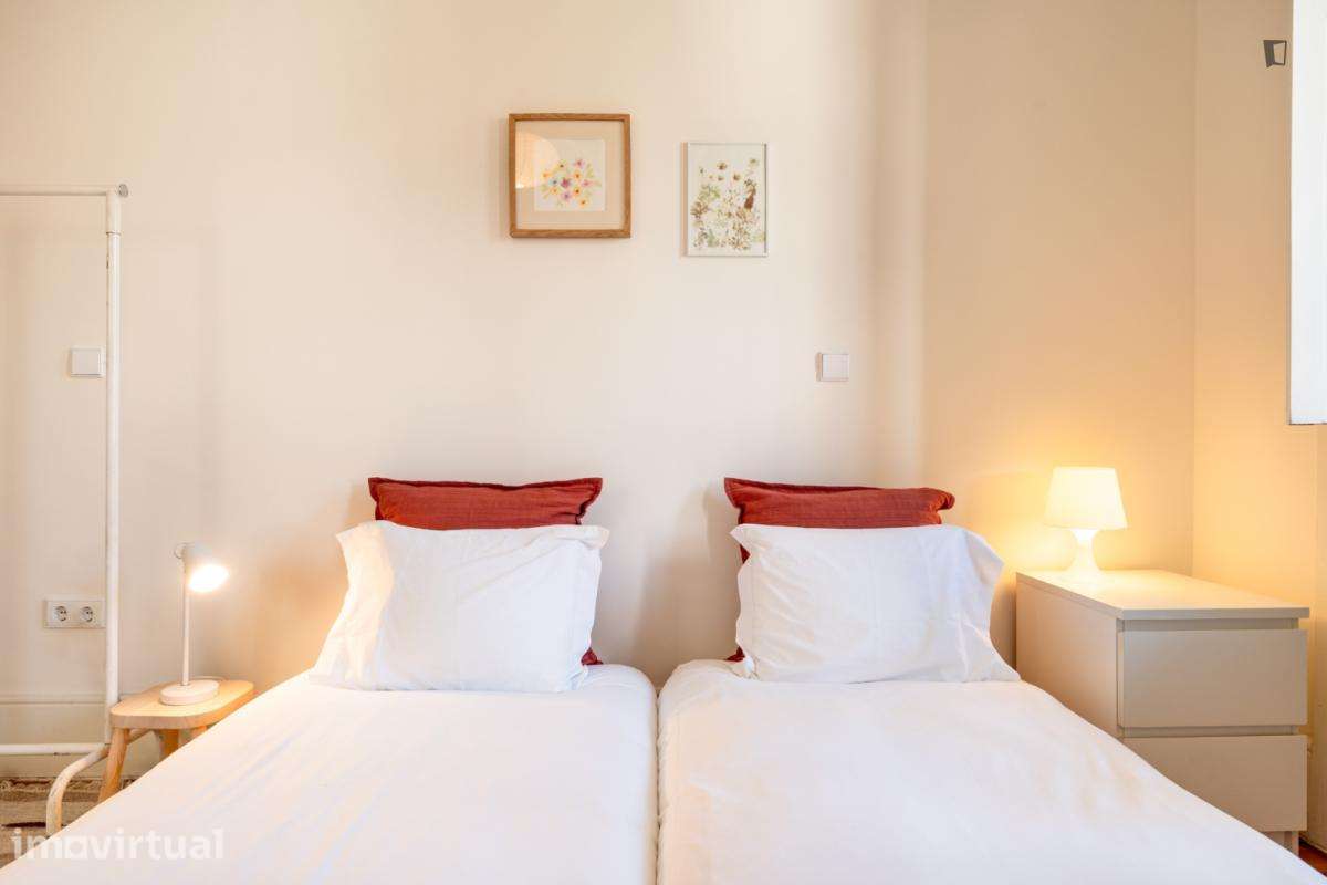 Casa com 3 quartos - localizado em Ramalde Porto - Grande imagem: 4/59