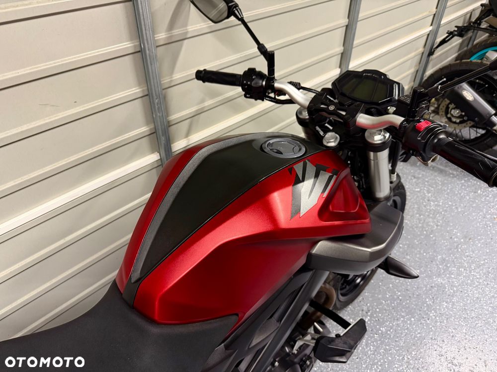 Yamaha MT - 8