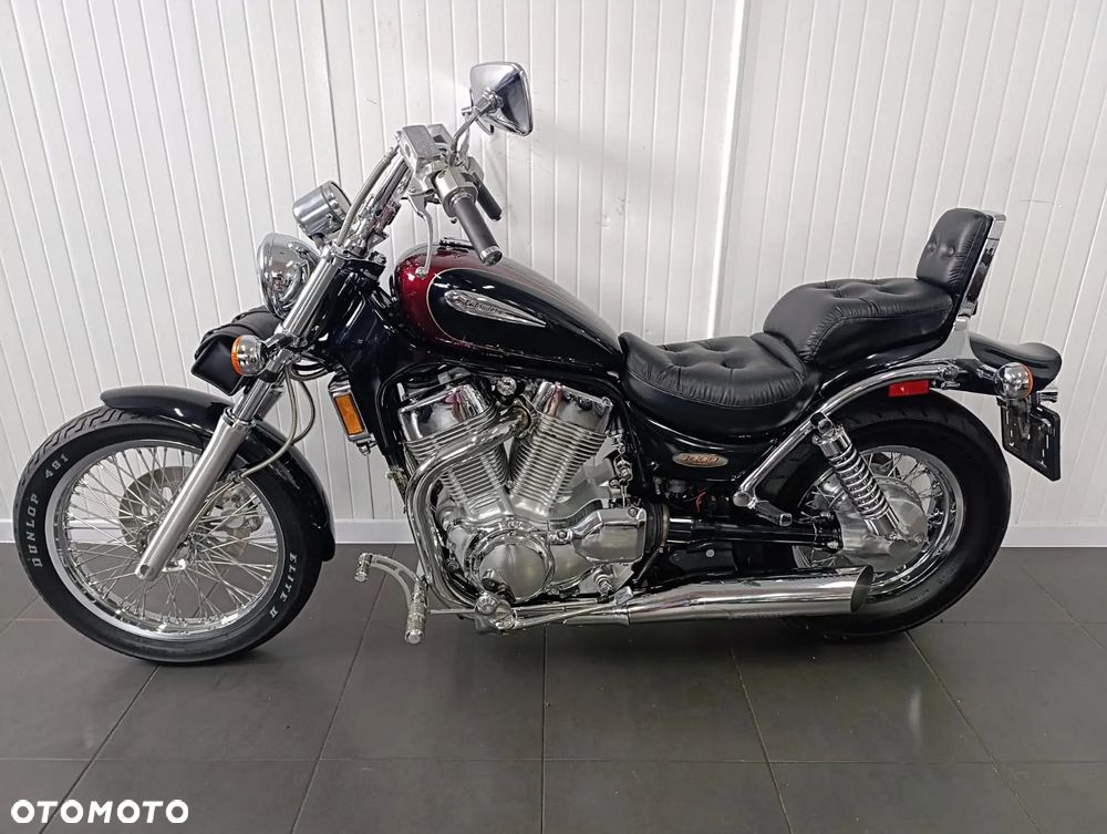 Suzuki Intruder - 7