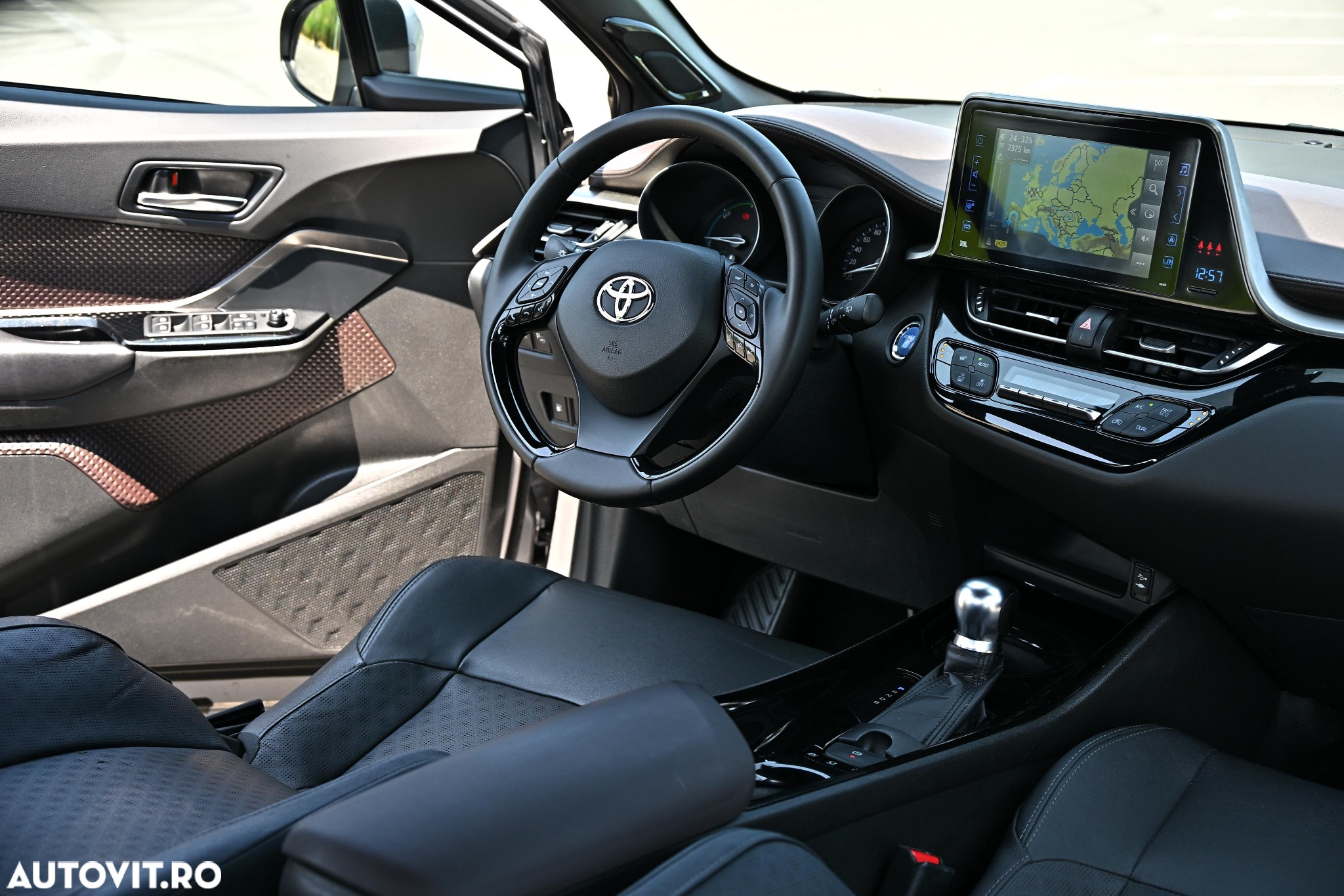 Toyota C-HR Hybrid Style Selection - 10