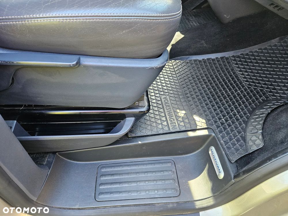 Volkswagen Multivan - 18