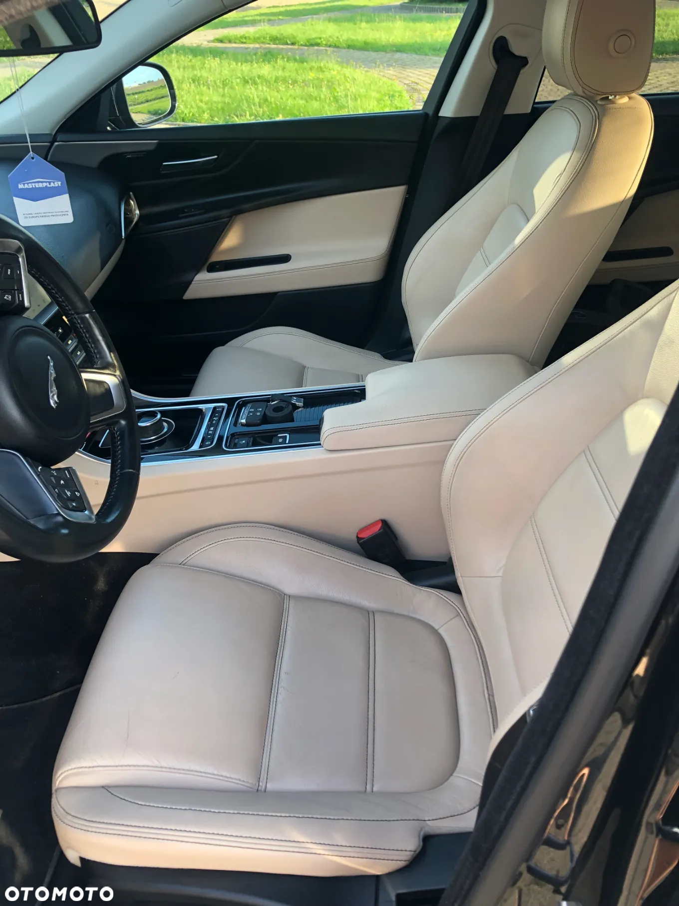 Jaguar XE 2.0 D AWD Prestige - 7