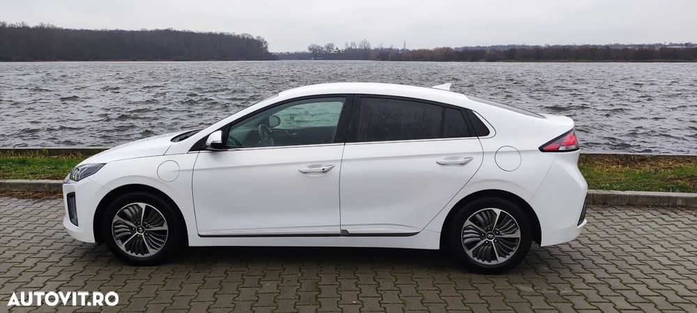 Hyundai IONIQ - 4
